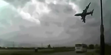 Schock-Video: Flugzeug- Absturz in Kabul