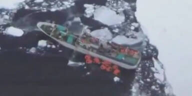 Russisches Besatzung im Eismeer gefangen