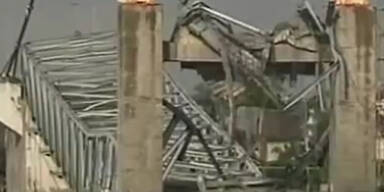 700-Meter-Brücke stürzt ein: schon 18 Tote
