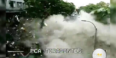 Kamera filmt Explosion im Zentrum von Rio