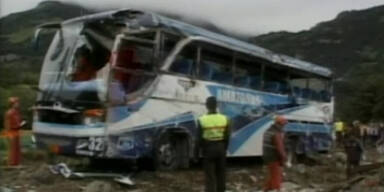 Busunglück mit 16 Toten - Fahrer flüchten
