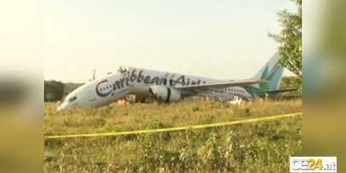 Spektakulär: Boeing 737 zerbricht in 2 Teile