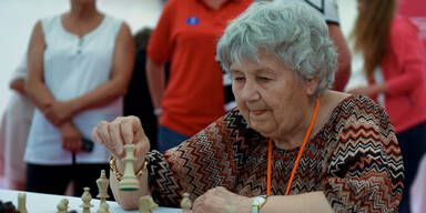Schach-Oma stellt Weltrekord auf