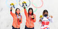 Skateboard-Damen (von rechts nach links) Sky Brown, Sakura Yosozumi, Kokona Hiraki mit ihren Olympia-Medaillen