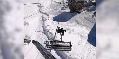 Skifahrer auf Skilift.png