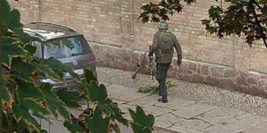 Täter trägt Bundeswehr-Uniform und Stahlhelm