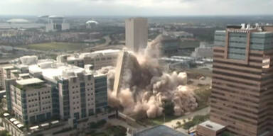 Sprengung eines Hochhauses in Houston