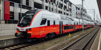 Neuer ÖBB-Cityjet Doppelstock in St. Pölten präsentiert