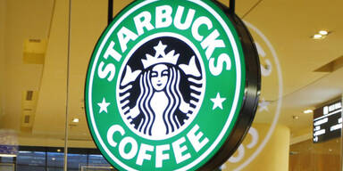 Maskierter schießt bei Starbucks um sich