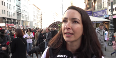 Stephansplatz Proteststrähnen für den Iran.png