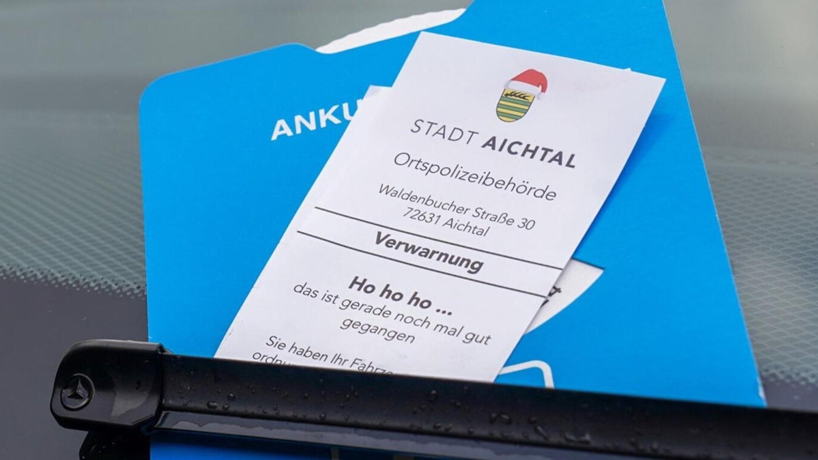 Hier gibt es fürs Falschparken keinen Strafzettel, sondern ein Geschenk