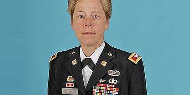 Erstmals offen lesbische Generalin in US-Armee