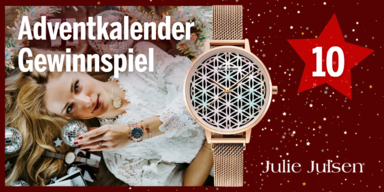Uhr im Lebensblumen Design von Julie Julsen