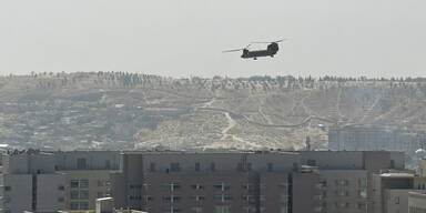 USA fliegen Botschafts-Personal mit Hubschraubern aus