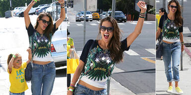 Alessandra Ambrosio im WM-Fieber