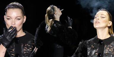 Kate Moss raucht am Laufsteg