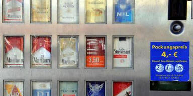 Dieb stiehlt ganzen Zigarettenautomaten