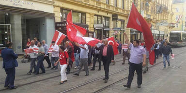Türkische Fahnen SPÖ-Maiaufmarsch