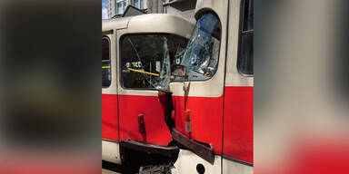 Straßenbahnen crashen in Prag - Mehr als 20 Verletzte