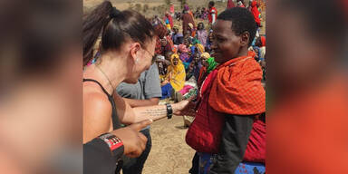 Kanzler-Gattin spendet Facebook-Geld für Afrika-Projekt