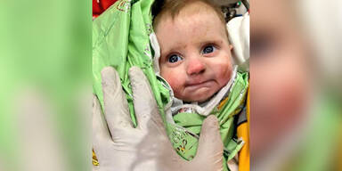 Baby nach 140 Stunden aus Trümmern gerettet