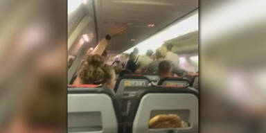 Horror-Flug: Passagiere in 50 Grad heißem Jet gefangen