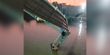 Schock-Video zeigt Einsturz von Hängebrücke