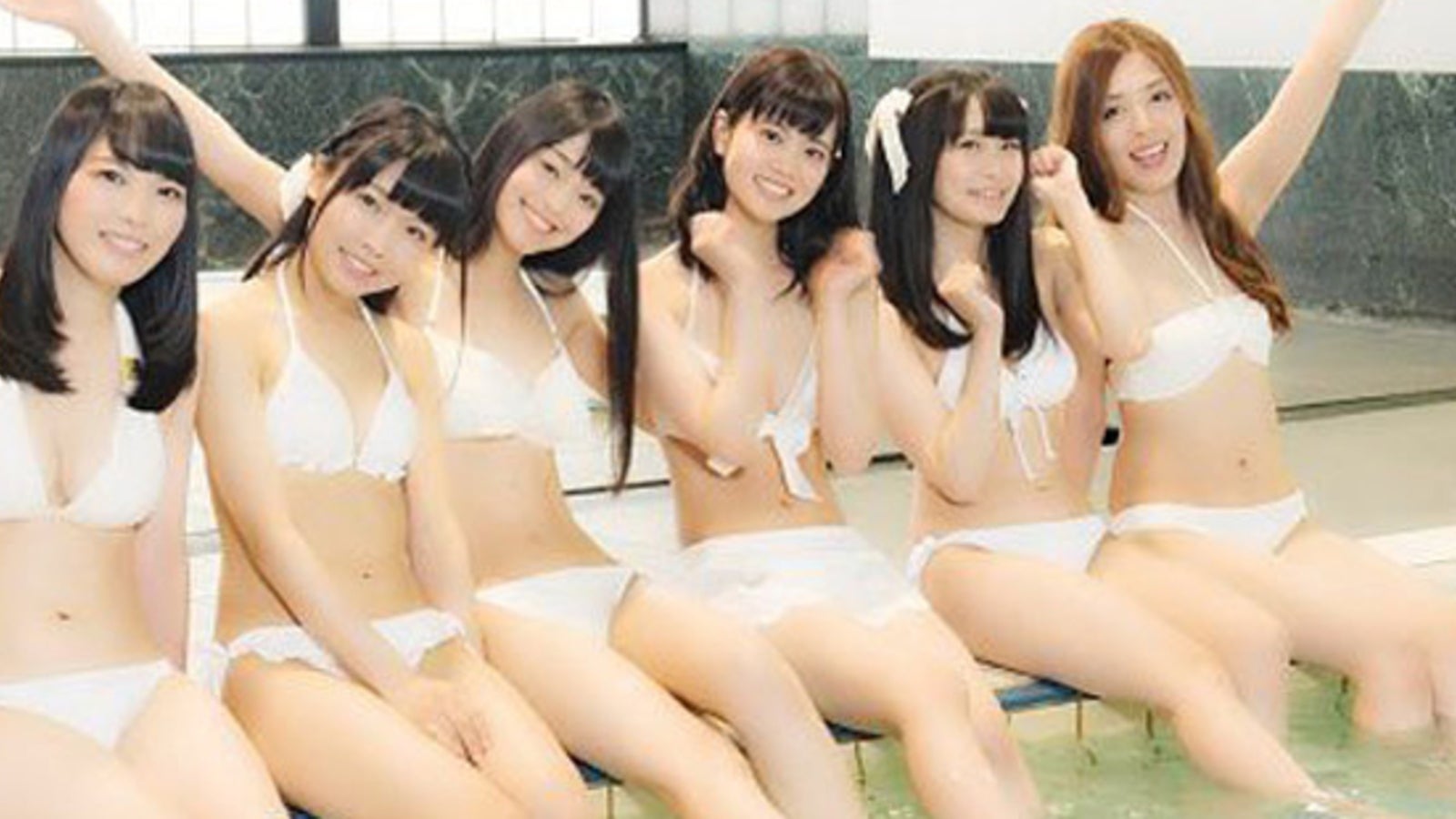 Fans laufen gegen dieses Bikini-Foto Sturm - oe24.at