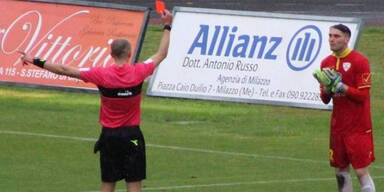 Beim Urinieren erwischt: Rot für Goalie