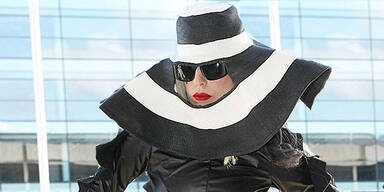 Lady Gaga: Hut mit Sichtfenster