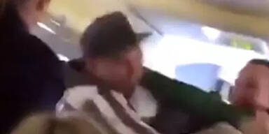 Passagier beißt Rivalen die Nase ab