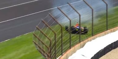 Alonso crasht mit 300 km/h gegen Mauer