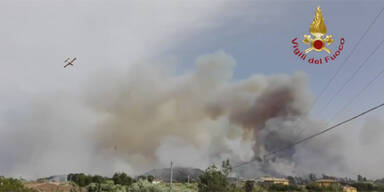 Waldbrand auf Sardinien: Strand und Hotels geräumt