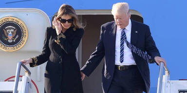 Schon wieder: Melania schlägt Donalds Hand weg