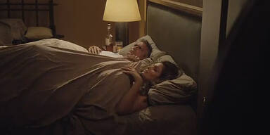 George Clooney im Bett mit Cindy Crawford