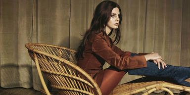 Lana des Rey möchte in Angelina Jolies Fußstapfen treten