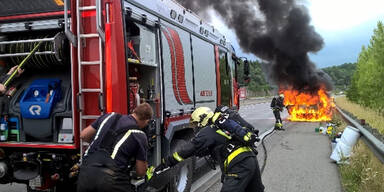 Pkw auf der A1 ging in Flammen auf