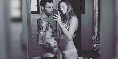 Behati Prinsloo, Adam Levine