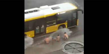 Bus nass gespritzt Badespaß Berlin
