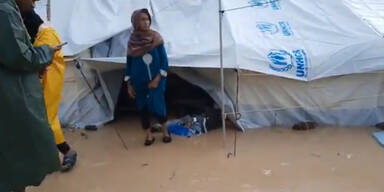 Flüchtlingslager versinkt im Schlamm