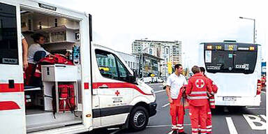 Pensionistin (73) rammte Linienbus: 3 Kinder verletzt