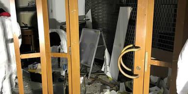 Spektakuläre Explosion: Räuber versuchten, Bankomat zu sprengen