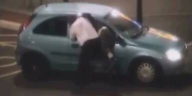 Polizist zerrt trunkenen Fahrer durchs Fenster
