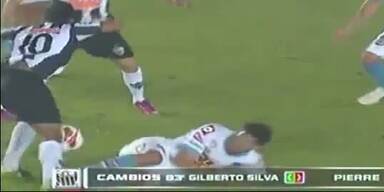 Brutales Foul streckt Ronaldinho nieder