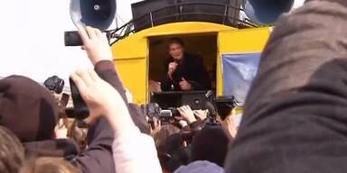 David Hasselhoff singt für die Berliner Mauer