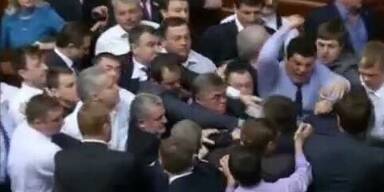 Heftige Schlägerei im ukrainischen Parlament