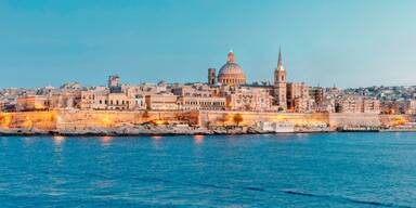 Valletta Skyline bei Nacht