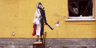 Video Künstler Banksy verewigt sich in der Ukraine.png