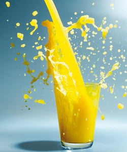 Vitamine - Ein Glas Orangensaft wirkt dem Kater entgegen