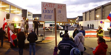 Demo vor Voitsberger Schule in der Steiermark